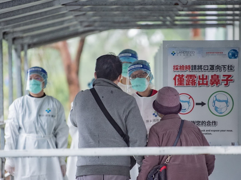 為確保社區安全，桃園市政府持續進行擴大採檢工作；市長鄭文燦7日上午在防疫專案會議表示，將在忠貞市場增設一處採檢站 (圖取自鄭文燦臉書)