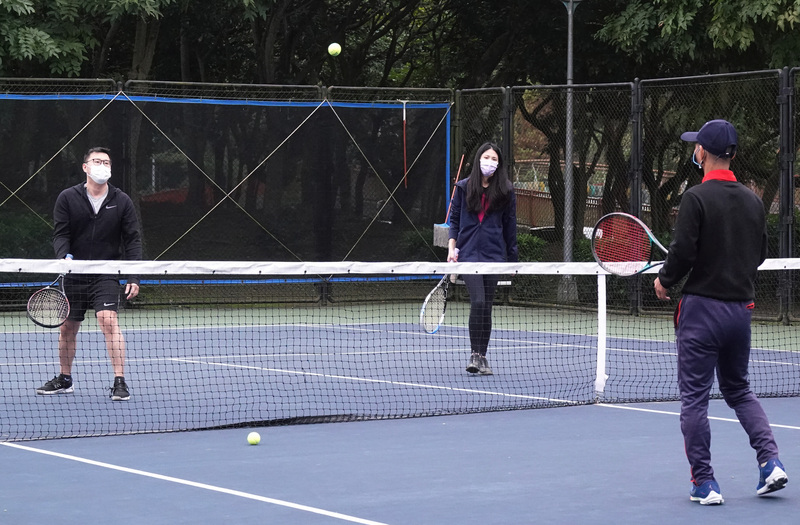 民眾從3月1日起，進行運動時可以把口罩拿下來。 (圖：中央社)