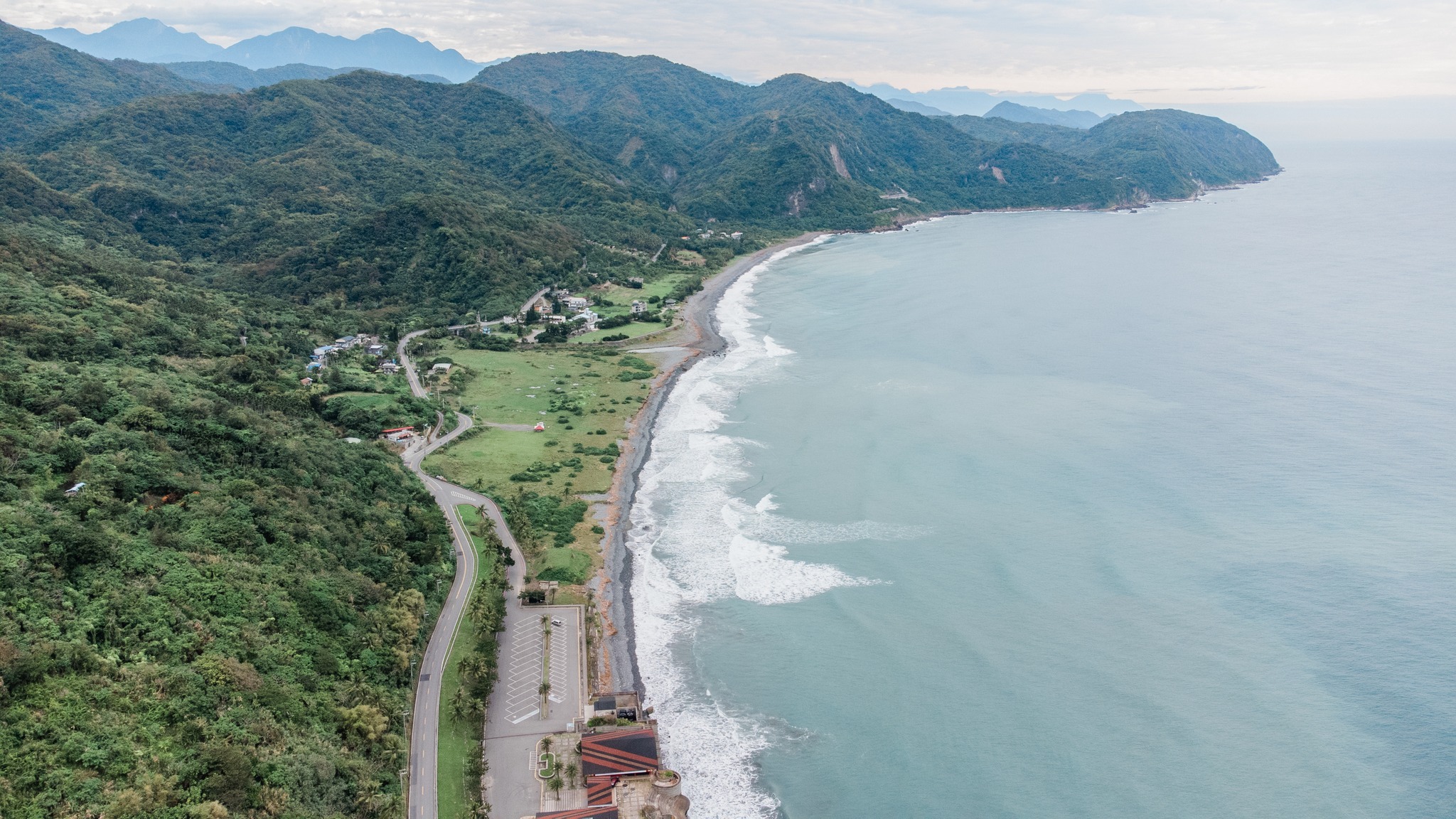 行走磯崎，看見百年族群交融文化印記。(花蓮縣政府提供)