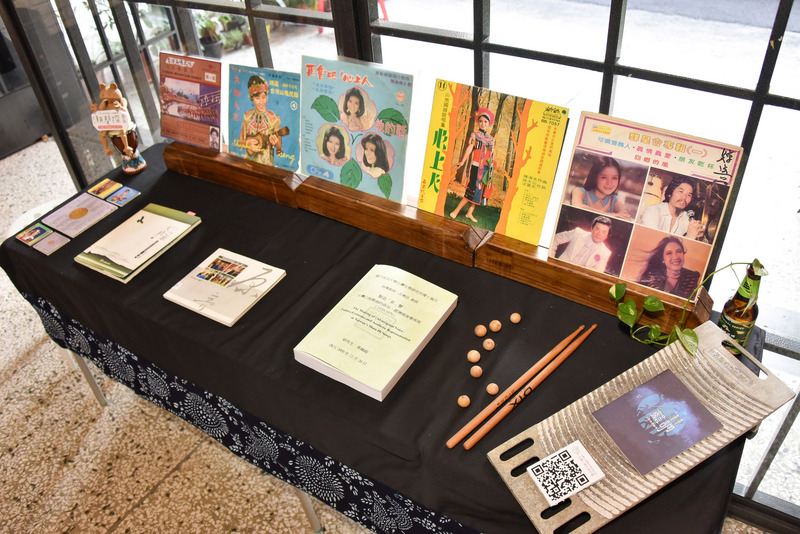 「潮聲探索－台灣山地歌謠的流行年代」系列活動14日起在屏東潮書院登場，其中故事展將以黑膠、卡帶與書籍等，帶領大家走入台灣山地歌謠的世界。(圖：中央社)