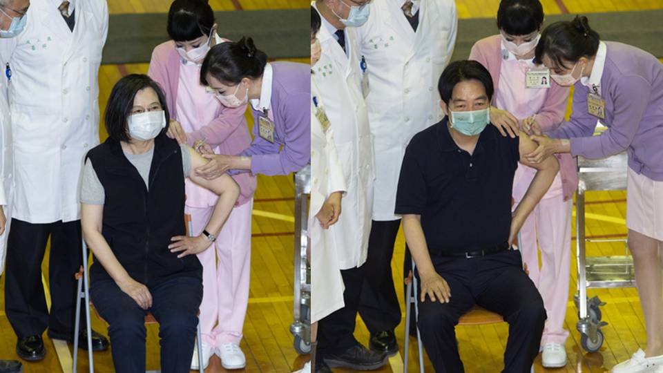 總統蔡英文、副總統賴清德15日上午在台大醫學院體育館接種第三劑高端疫苗。(合成圖／中央社)