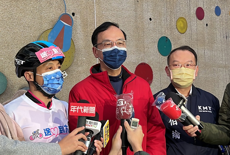針對福島食品議題，國民黨主席朱立倫16日表示，國民黨所堅定的立場就是民眾健康安全最重要。（國民黨文傳會提供）(圖：中央社)