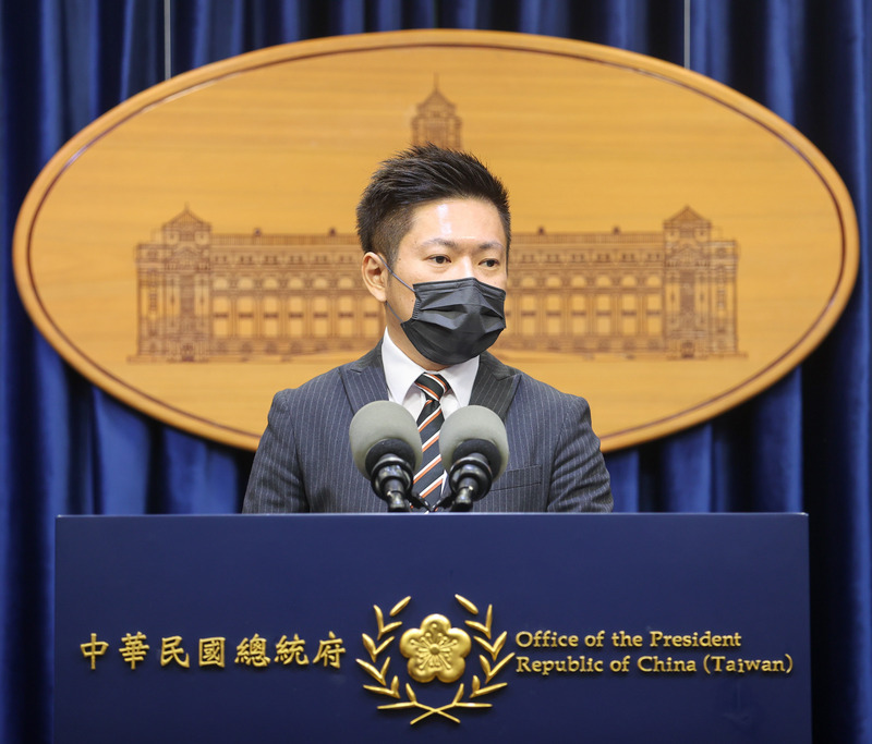 總統府發言人張惇涵24日晚間表示，國安會烏克蘭情勢因應小組，都會即時向總統報告最進動態跟發展。 (圖：中央社)
