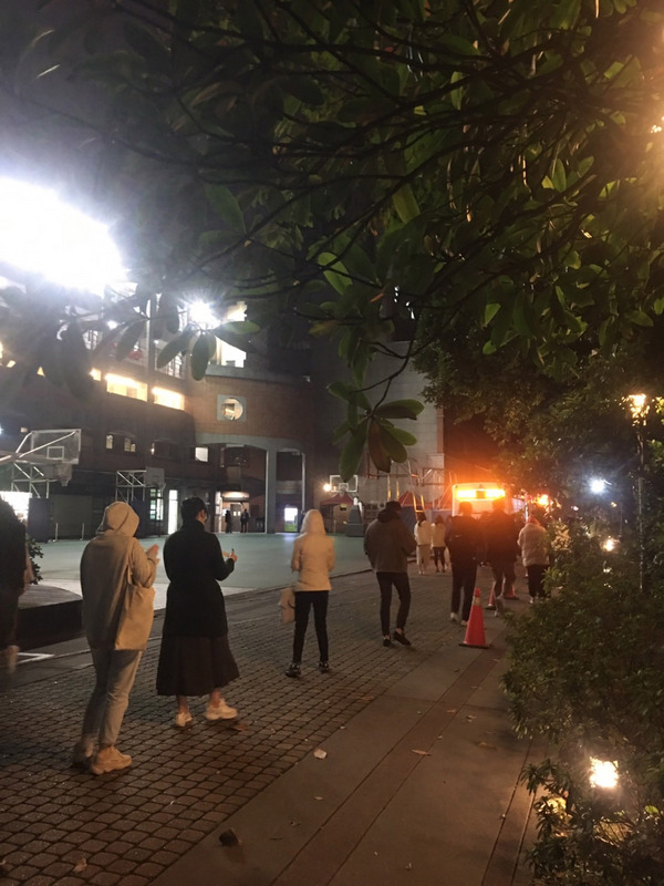 1名桃園市個案曾在東吳大學城中校區上課，台北市政府派遣行動篩檢隊協助師生擴大篩檢。（台北市政府提供） (圖：中央社)
