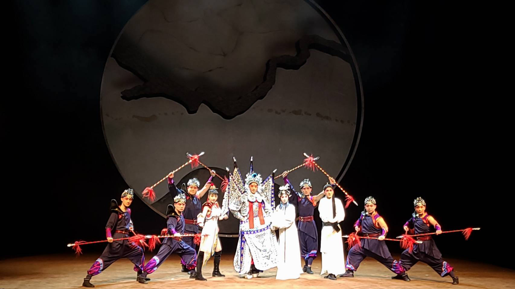 國光劇團演出新編京劇《武動三國－她的凝視》，由國光新秀集體亮相，大展京劇武功！(江昭倫攝)