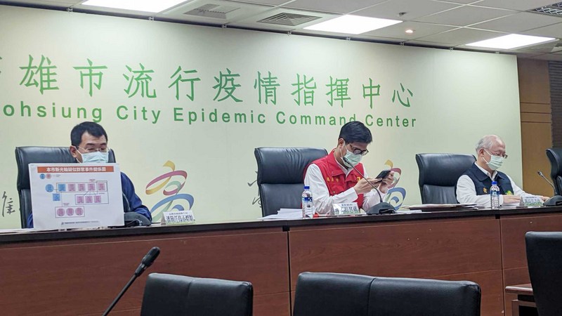 高雄近日本土疫情升溫，市長陳其邁21日表示，2月1日市府地方燈區的主燈點燈儀式取消，不舉行開幕集會。(圖：中央社)