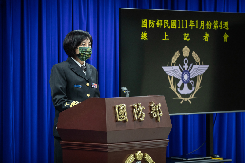國防部疫情指揮中心主任陳怡蓉上校表示，國防部已恢復國軍人員申請出國觀光旅遊。（國防部提供） (圖：中央社)