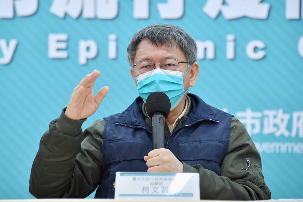 台北市長柯文哲認為，餐廳內用使用隔板沒那麼有效，不如讓疫苗護照早點上線。(北市府提供)