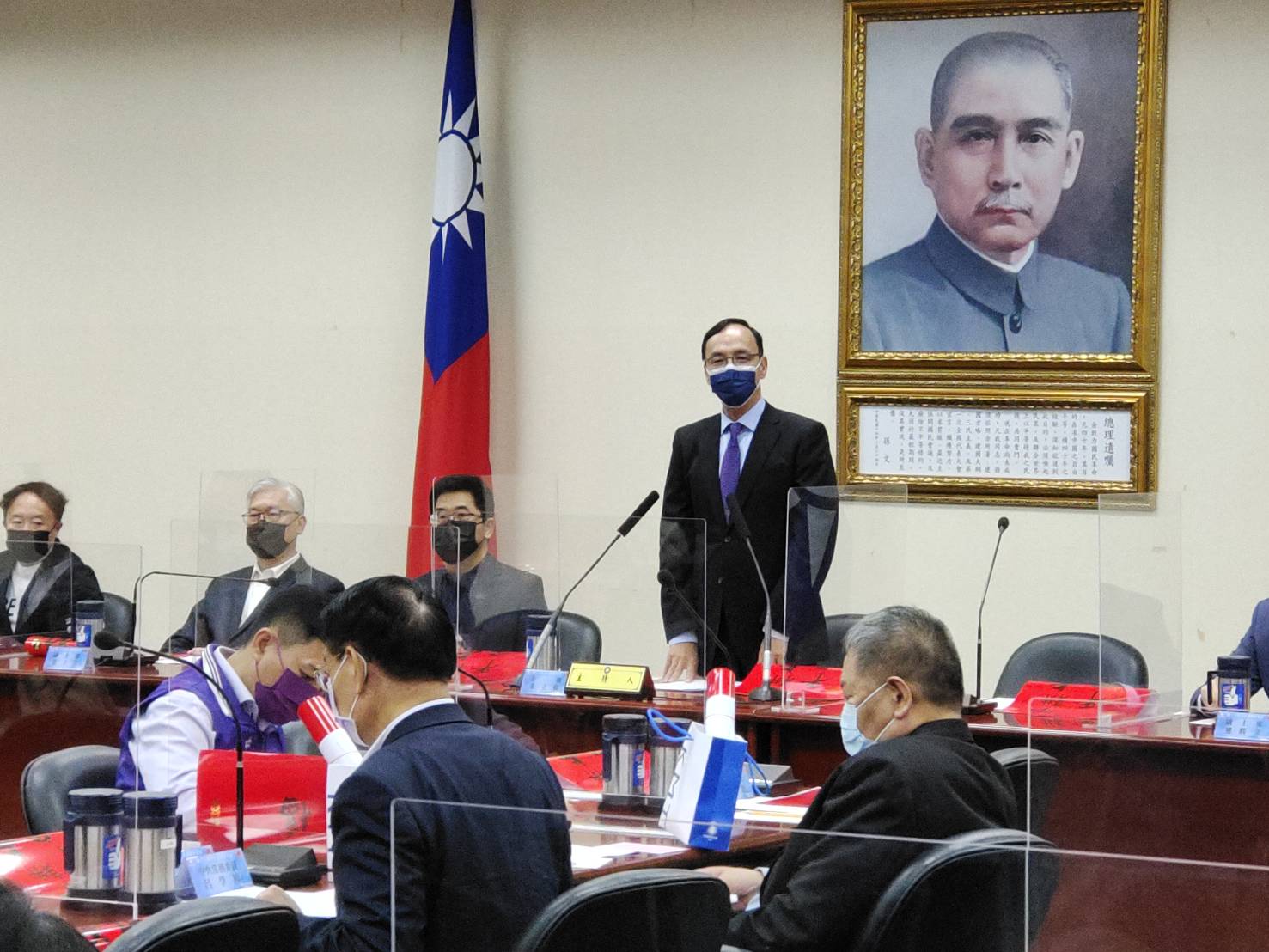 國民黨主席朱立倫表示，歡迎蔡英文總統跟進蔣經國路線，但別扭曲。(王韋婷攝)