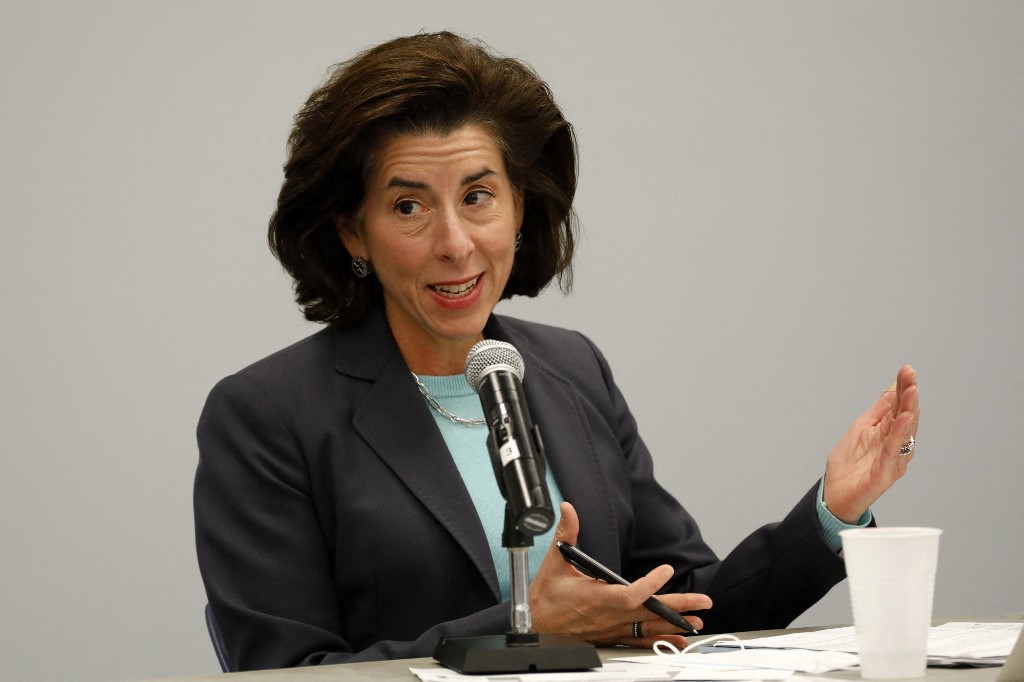 美國商務部長雷蒙多(Gina Raimondo)。 (資料照片/ AFP)