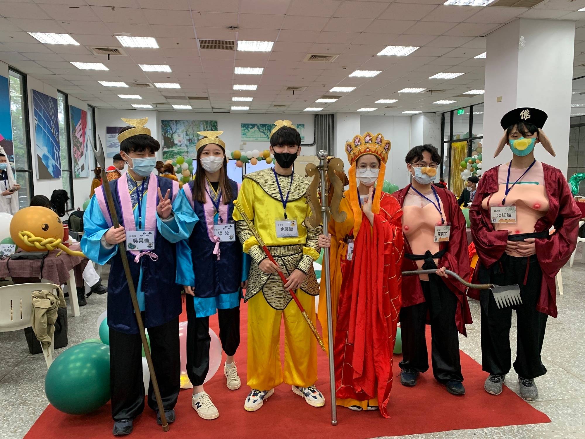元智大學學生結合「西遊記」角色，展開「國際企業談判」。(元智大學提供)