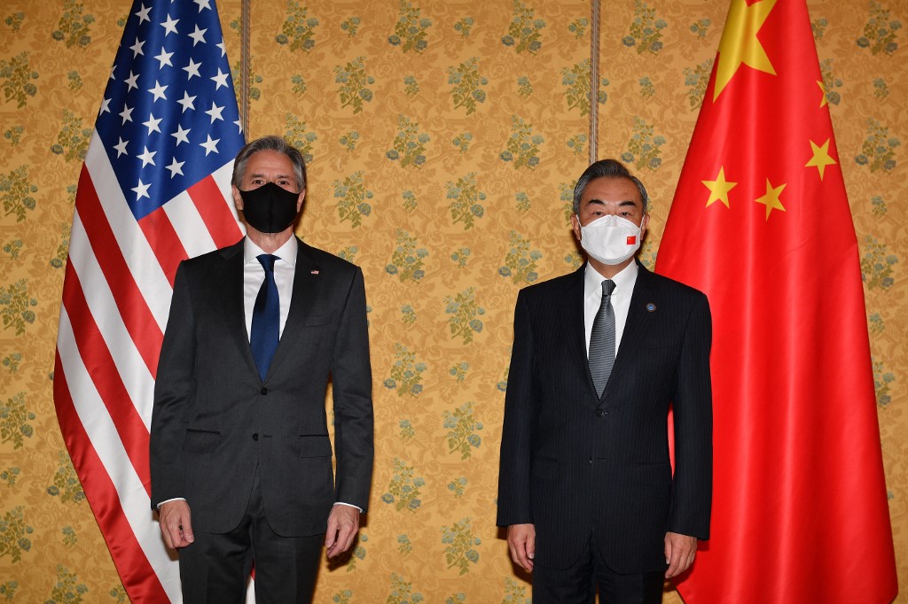 圖為中國外交部長王毅與美國國務卿布林肯去年10月底在義大利羅馬會晤。(AFP)
