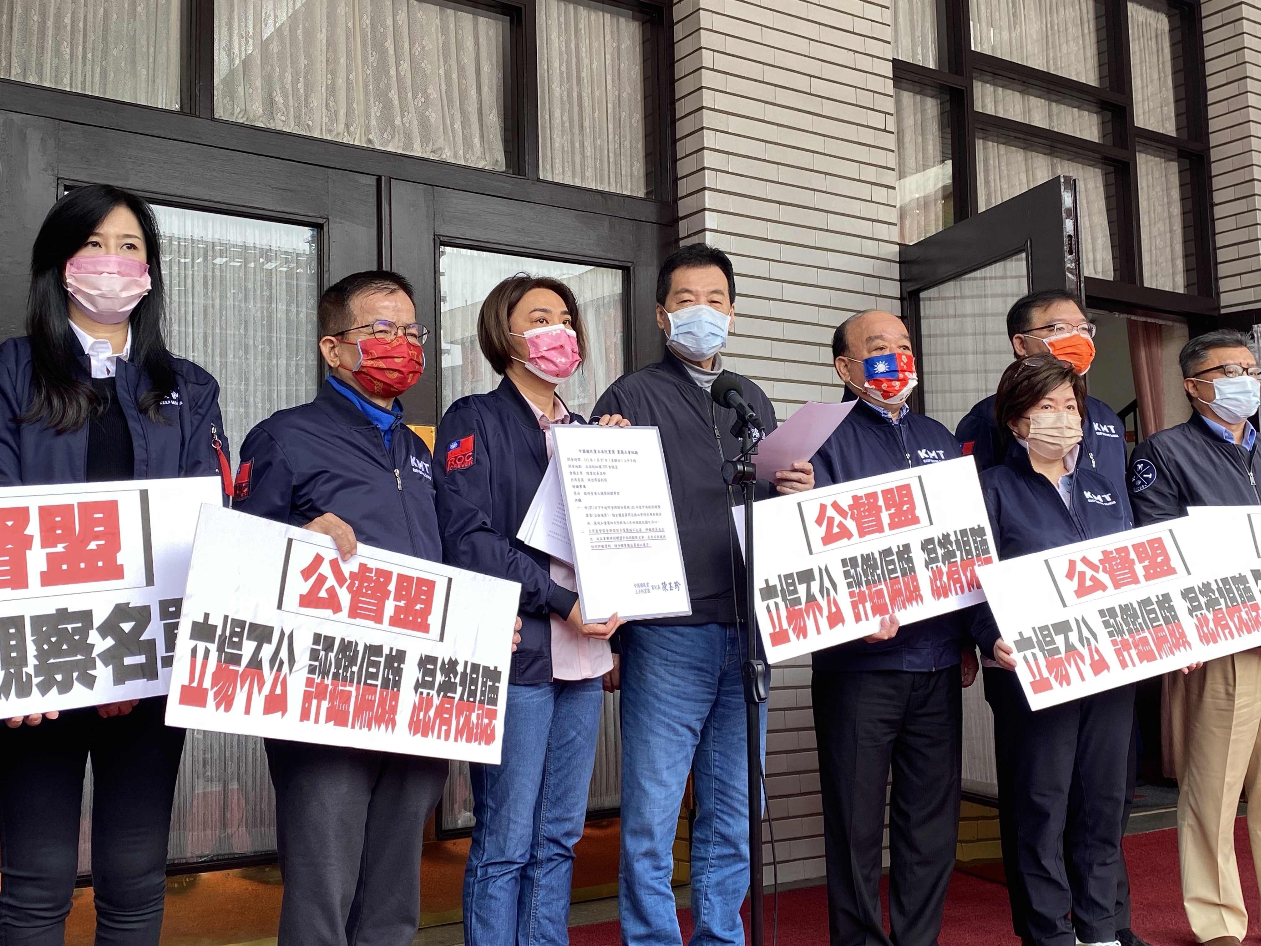 國民黨立法院黨團28日召開記者會，宣布將公督盟列為待觀察名單。(林詠青攝)