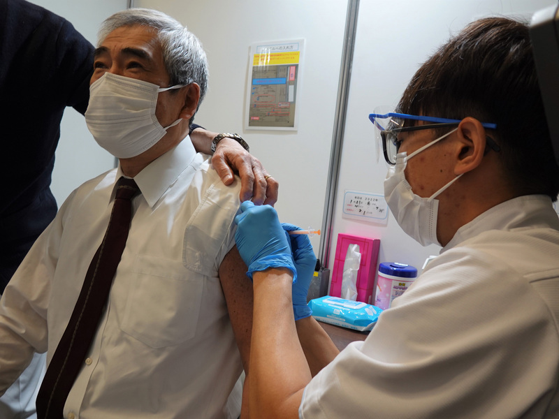 日本討論老人接種第四劑COVID-19疫苗。 （ 資料照片／中央社)