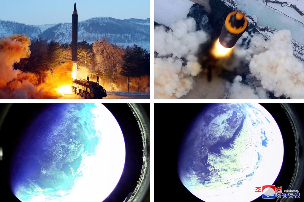 北韓30日試射火星-12型（Hwasong-12）「中程彈道飛彈」。 (AFP)