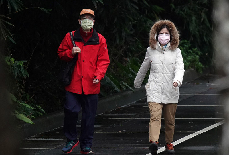 中央氣象局5日表示，至6日清晨，因受大陸冷氣團影響，各地氣溫仍偏低。(圖：中央社)