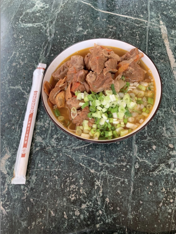 用紅燒牛肉湯煮出好吃的牛肉麵。（興大附農提供）中央社記者謝靜雯傳真  111年2月6日 (圖：中央社)