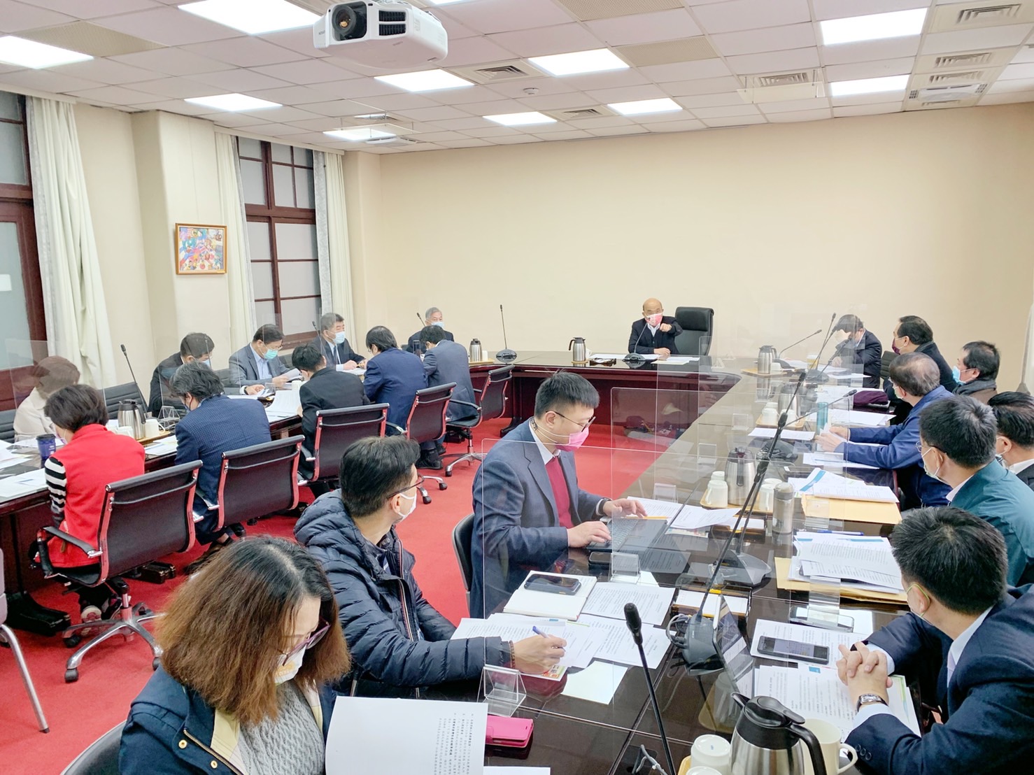 行政院長蘇貞昌召開擴大防疫會議。(行政院提供)