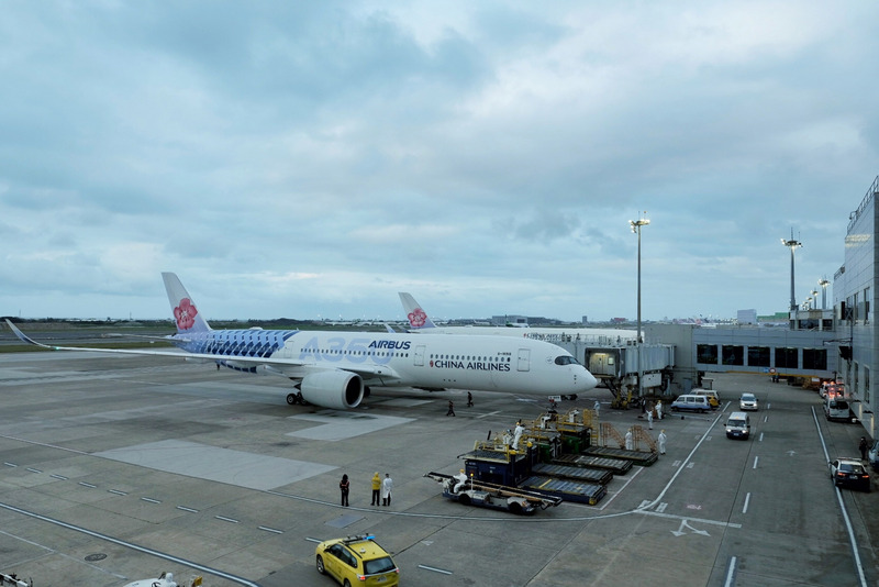 桃園機場外圍22日下午有民眾操作無人機，導致飛機暫停起降共34分鐘。(圖：中央社)