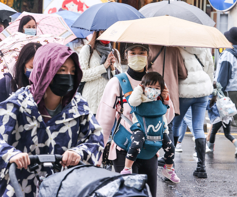 中央氣象局16日表示，18日起至23日華南雲雨區影響，預計19至21日雨勢最顯著，全台有雨。(圖：中央社)