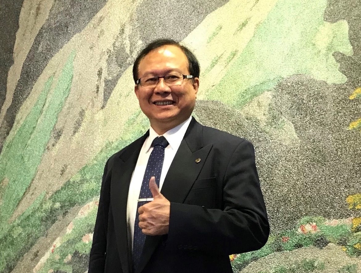 行政院人事行政總處人事長蘇俊榮表示，將研議數個方案送行政院核定，國定假日補班機制調整5月底前定案。（行政院提供）