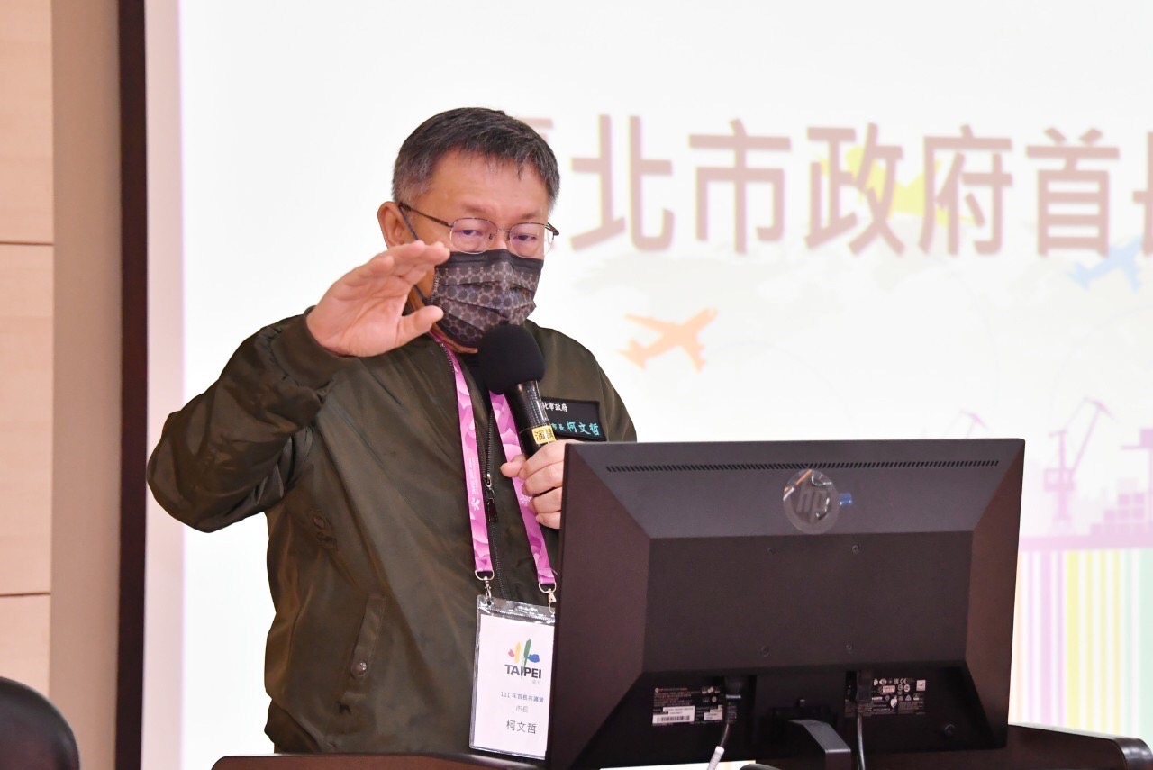 民眾黨主席、台北市長柯文哲12日出席北市「2022首長共識營」前受訪時，提醒通貨膨脹將是今年很大的問題，需審慎因應。(北市府提供)