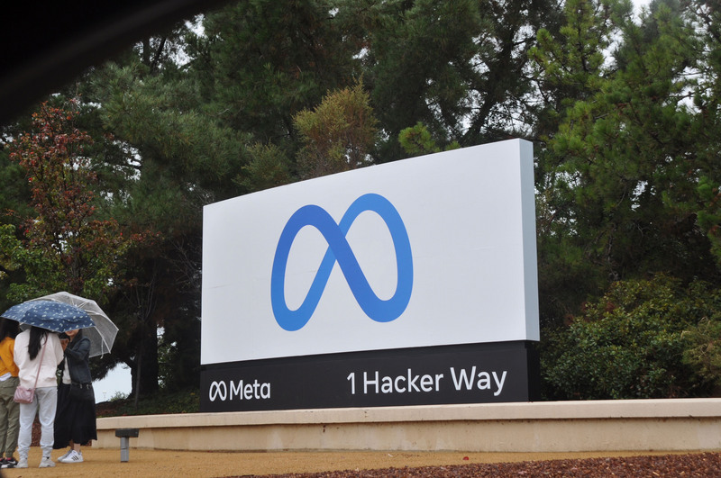 社群媒體龍頭臉書於去年底改名Meta，打造「網路下一件大事」元宇宙。 (圖：中央社)