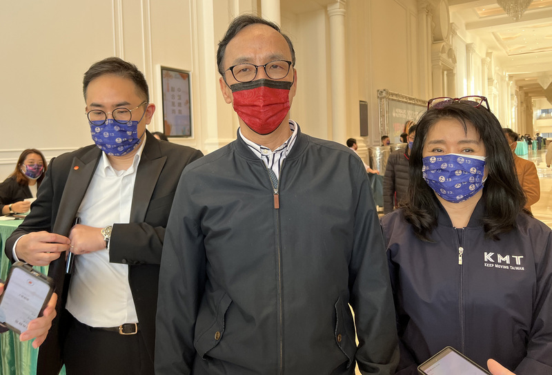 國民黨主席朱立倫（前中）12日表示，國民黨縣市長選舉提名，下週啟動相關工作。  (圖：中央社)