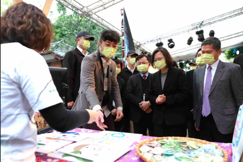 蔡英文總統18日出席「2022世界母語日－國家語言文化生活節」開跑活動，呼籲大家一起講母語。(文化部提供)
