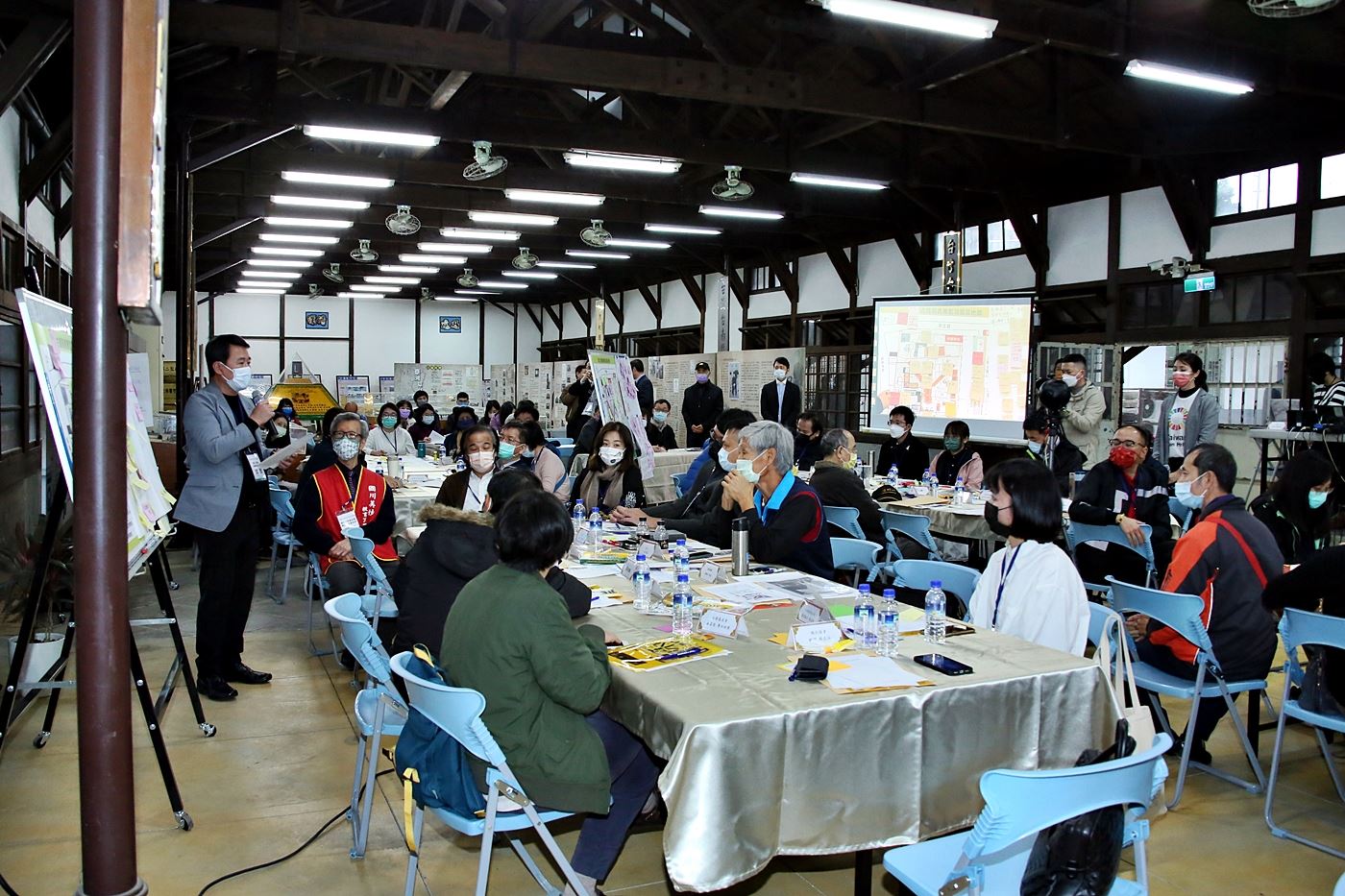 開放政府協作會議討論嘉義舊監活化，政府部門與民間代表、學者專家共同提出願景。(嘉義市政府提供)