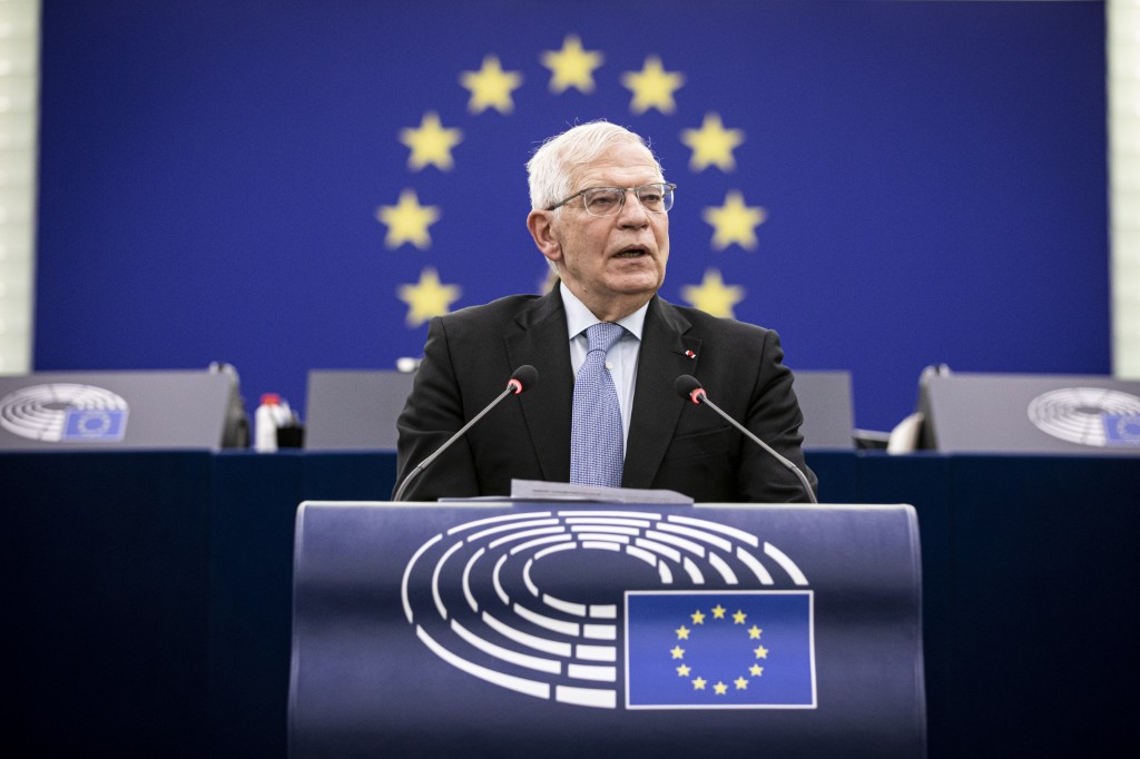 歐盟外交政策負責人波瑞爾(Josep Borrell)在接受訪問時表示，歐盟應考慮扣押凍結的俄羅斯外匯儲備，來協助支付烏克蘭戰後重建的費用。(AFP)