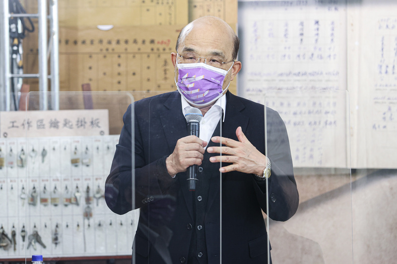 行政院長蘇貞昌（圖）27日訪視不義遺址「安康接待室」，他表示，絕不容許不公不義重演，呼籲人民更堅定自由民主得來不易，向前輩致敬，這是大家一起走過來，保留不義遺址也是應該努力的工作。 (圖：中央社)