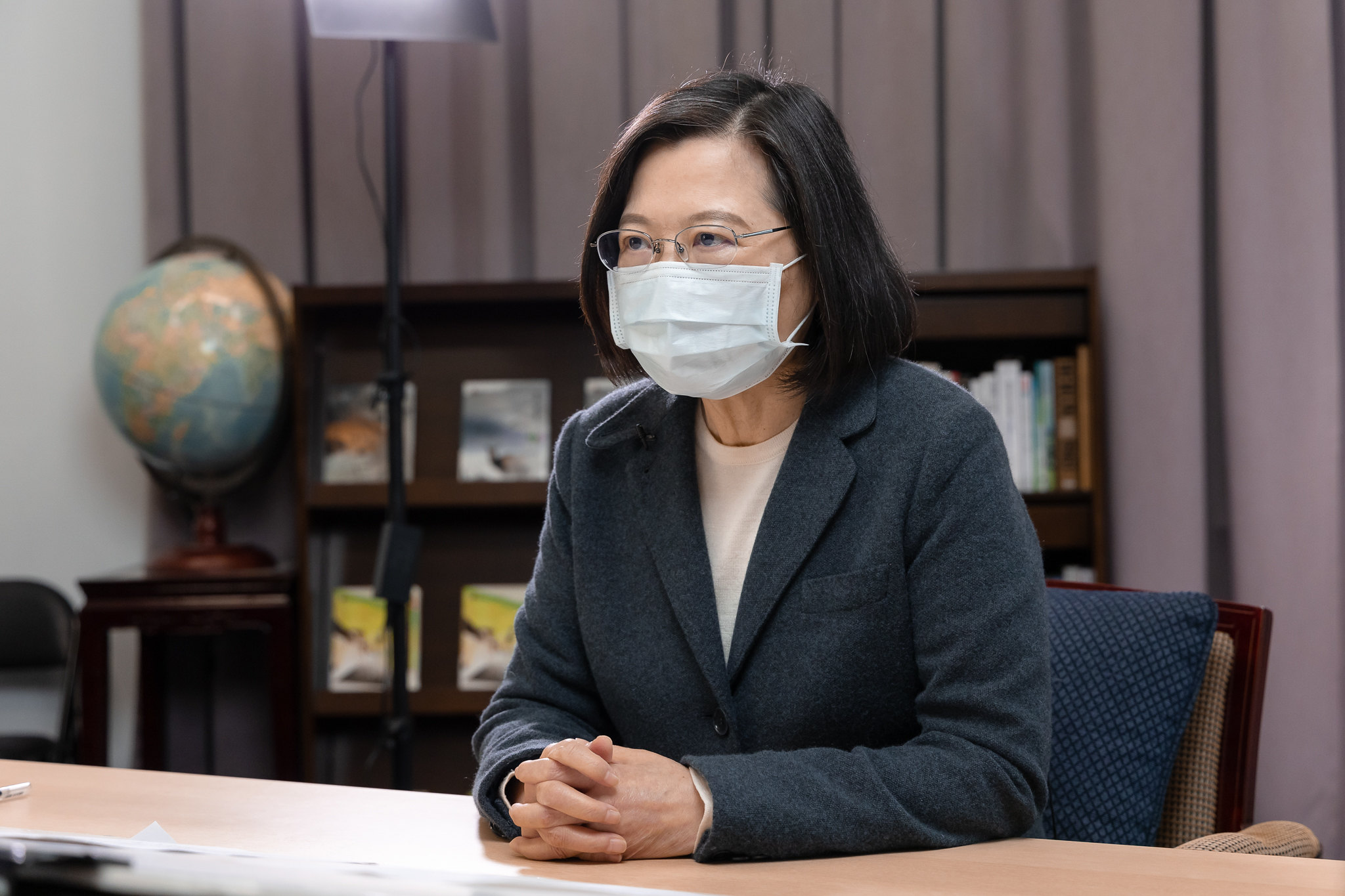 蔡英文總統22日批示同意特赦前國軍少將韓豫平及士官張淯森。(圖：總統府)