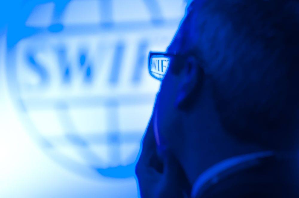 環球銀行金融電信協會(SWIFT)27日證實，將把俄羅斯剔除，這是俄羅斯入侵烏克蘭之後，歐美國家祭出最嚴重的金融制裁。(圖：SWIFT臉書)