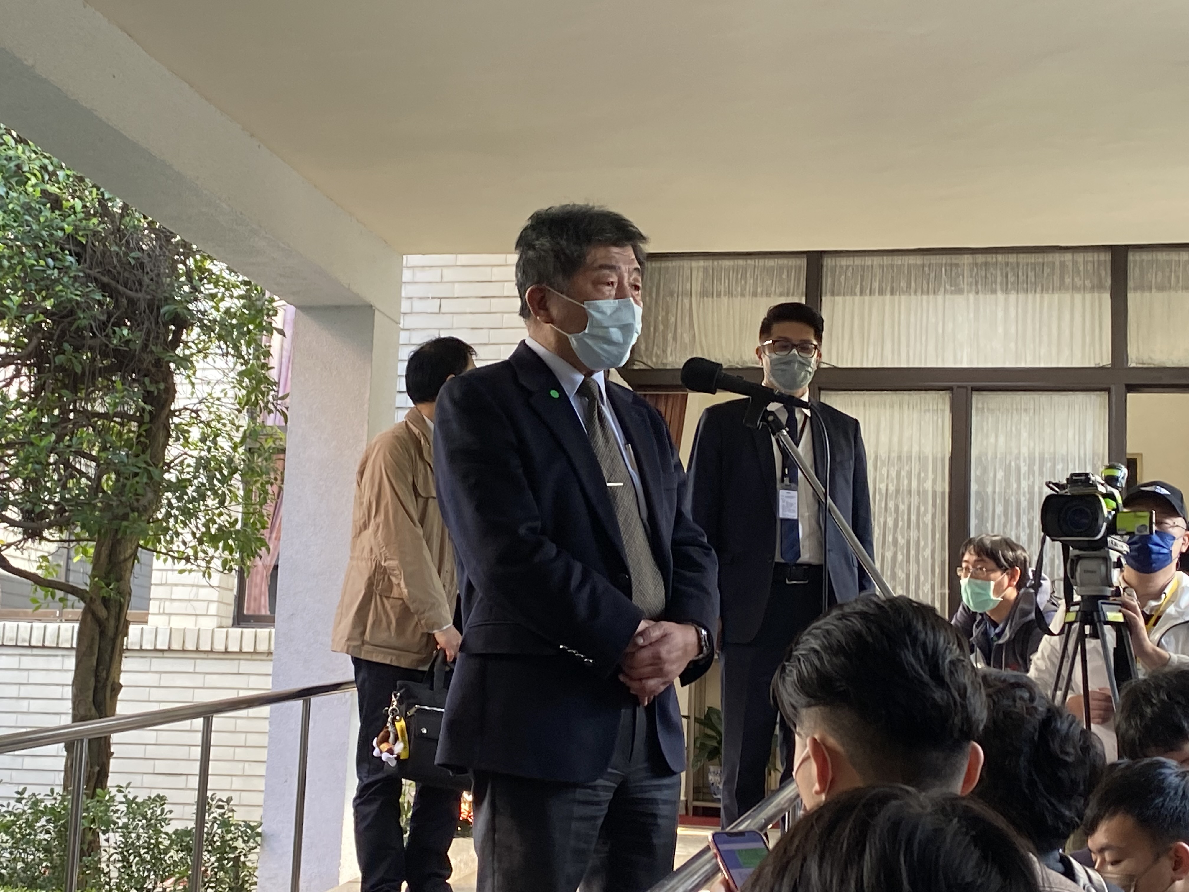 衛福部長陳時中1日在立法院受訪表示，指揮中心已宣布烏克蘭返台國人登機不需PCR陰性證明。(林詠青攝)