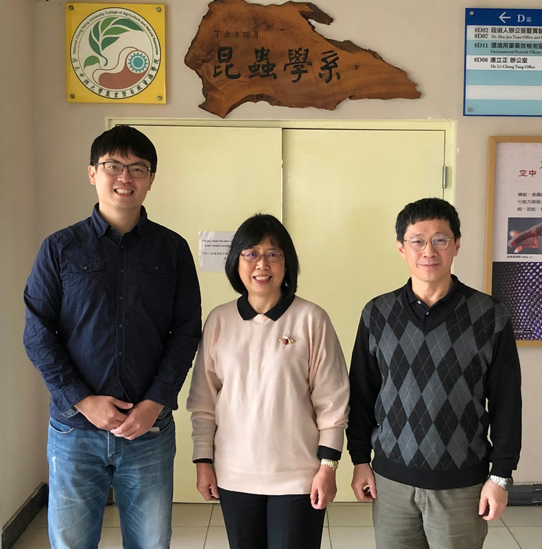 中興大學生命科學系特聘教授林幸助(右)、昆蟲系教授楊曼妙(中)與昆蟲系博士廖一璋(左)共組研究團隊，建構出溪流的生態系統模式。(中興大學提供 / 圖：中央社)