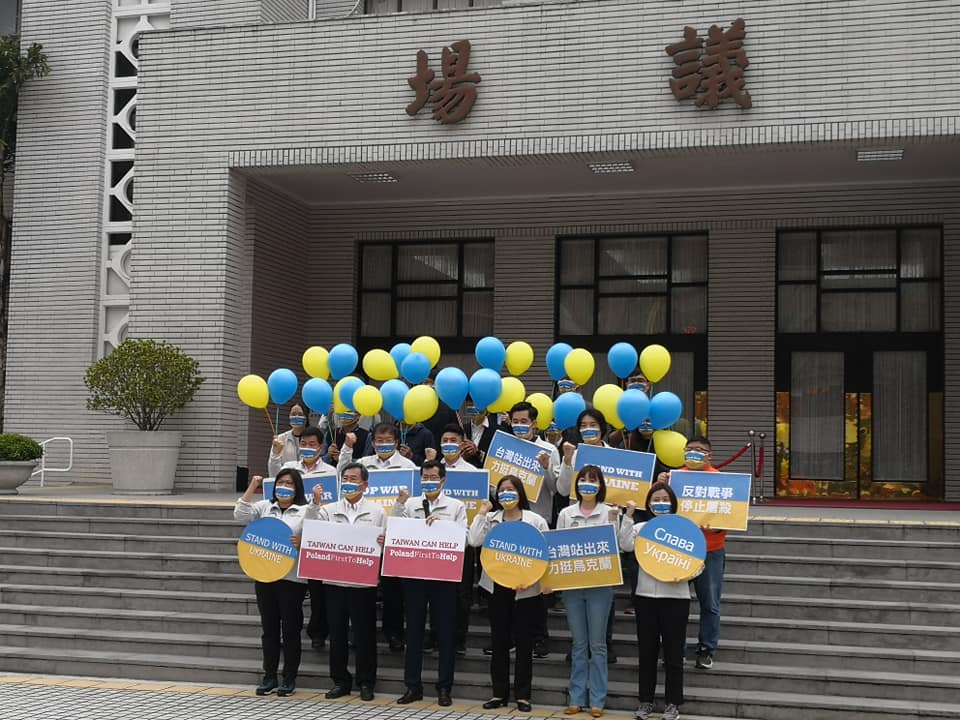 聲援烏克蘭台灣站出來，民進黨「英系」立委呼籲民眾捐輸提供難民即時援助。（劉玉秋攝）