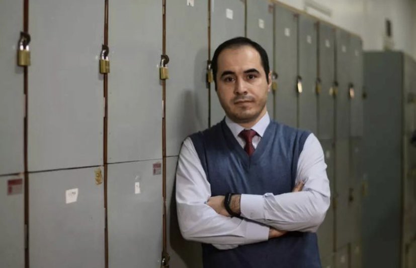 在伊朗國會準備通過新法，進一步嚴格限制網路自由之際，伊朗的維權人士表示，伊朗知名記者、政治部落客和維權人士羅納吉(Hossein Ronaghi)已被關進大牢。(圖 : Twitter)