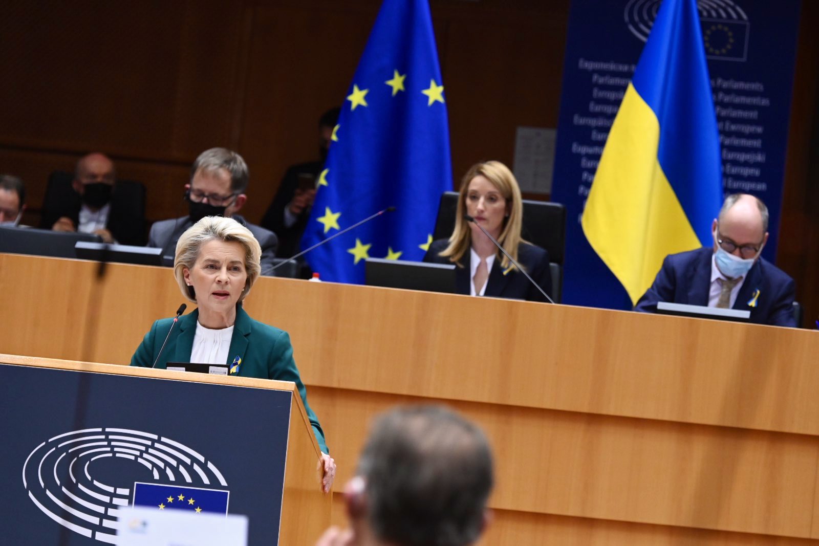 歐洲聯盟執行委員會主席范德賴恩（Ursula von der Leyen）1日在歐洲議會演說。 (圖:范德賴恩推特)