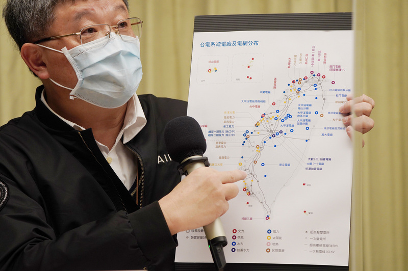 興達電廠事故造成全台大停電，經濟部長王美花3日晚間率台電高層及專業總工程師吳進忠（圖）等人舉行記者會，說明事故原因、初步調查結果以及賠償方案。(圖：中央社)