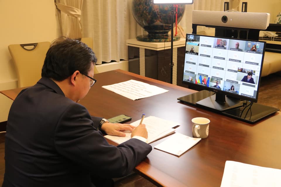 桃園市長鄭文燦4日晚間與「自由城市合約」(Pact of Free Cities)成員視訊會議，討論援助烏克蘭等。(圖：鄭文燦臉書)
