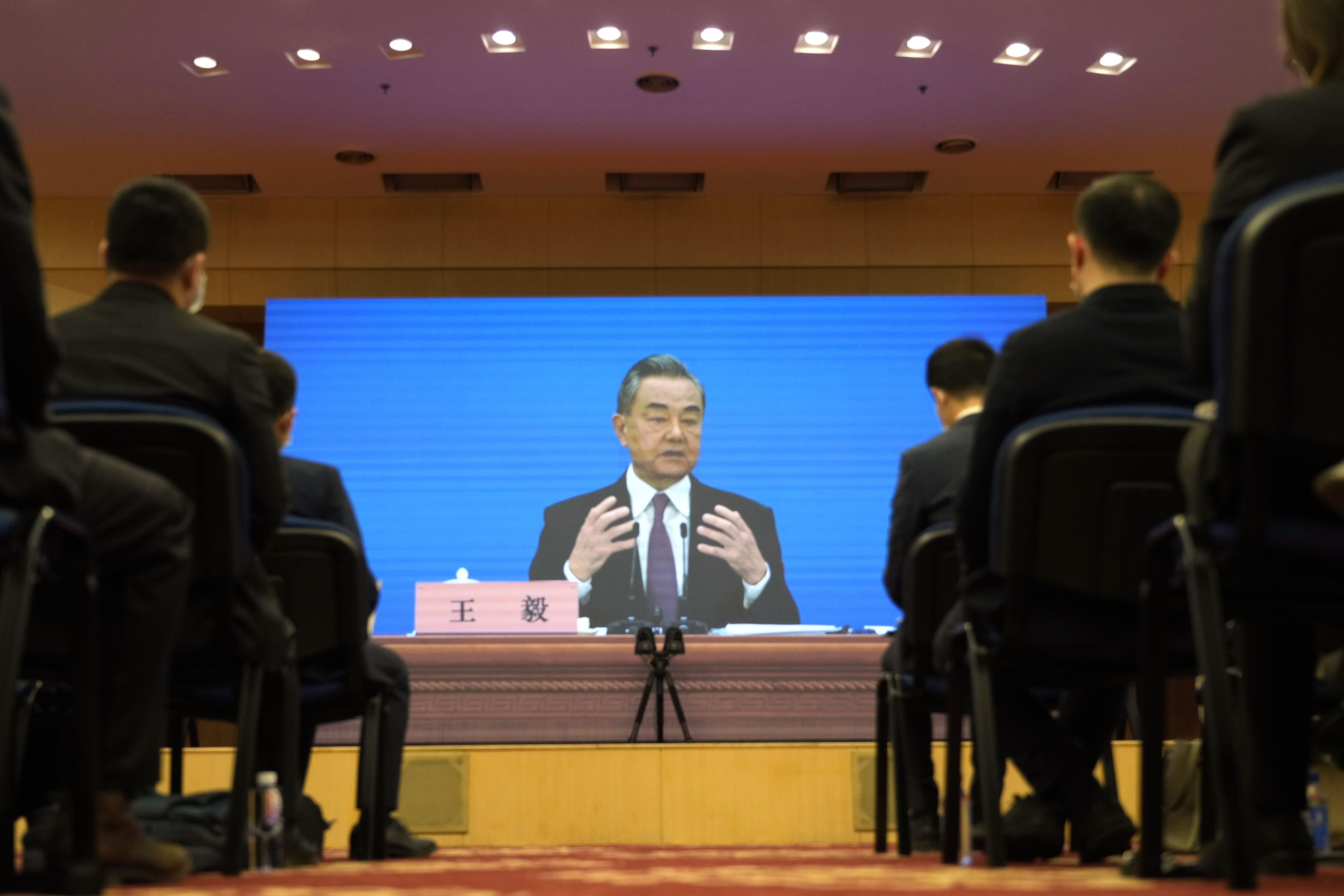 中國外交部長王毅7日在北京舉行兩會視訊記者會。(美聯社/達志影像)