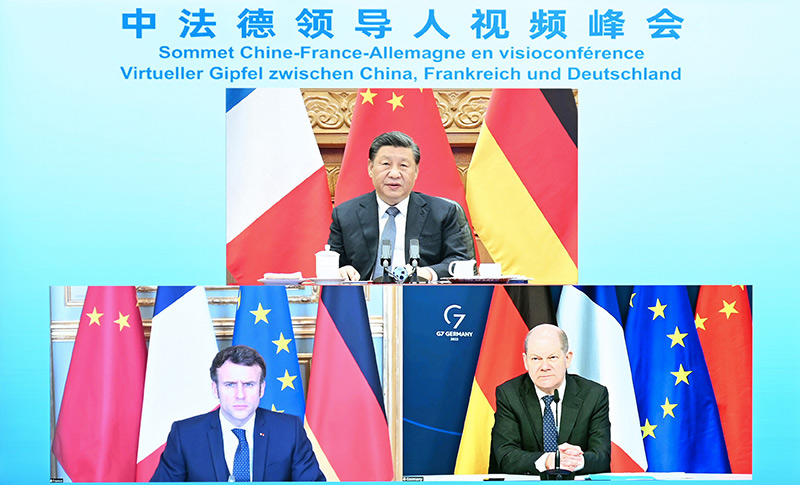 中國國家主席習近平8日與法國總統馬克宏（Emmanuel Macron）、德國總理蕭茲（Olaf Scholz）視訊會談。 (圖:中國政府網)
