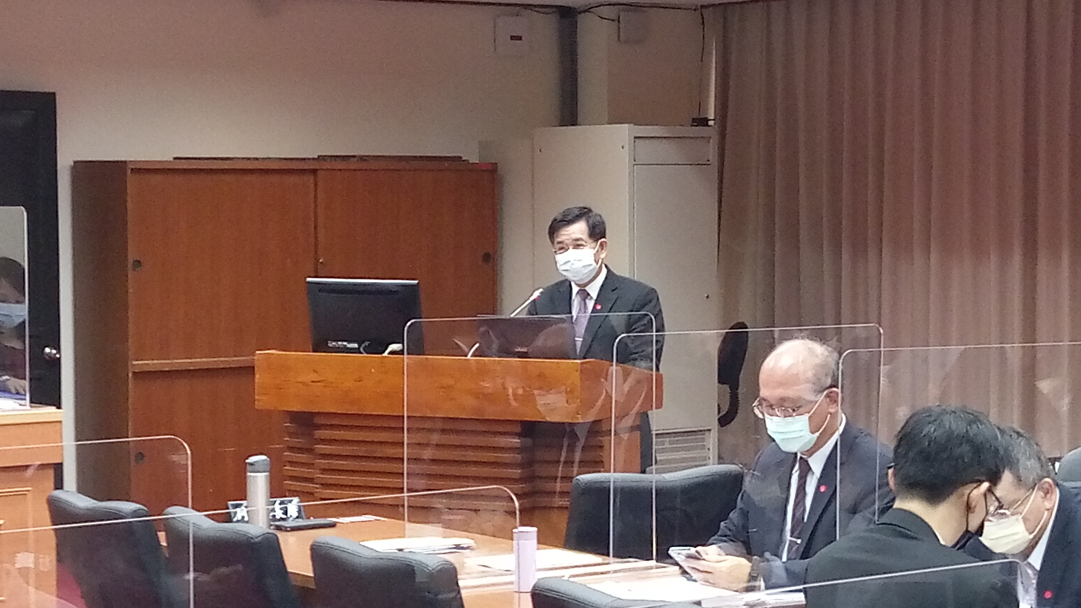 教育部長潘文忠在立法院教育及文化委員會報告教育部業務概況。(陳國維 攝)