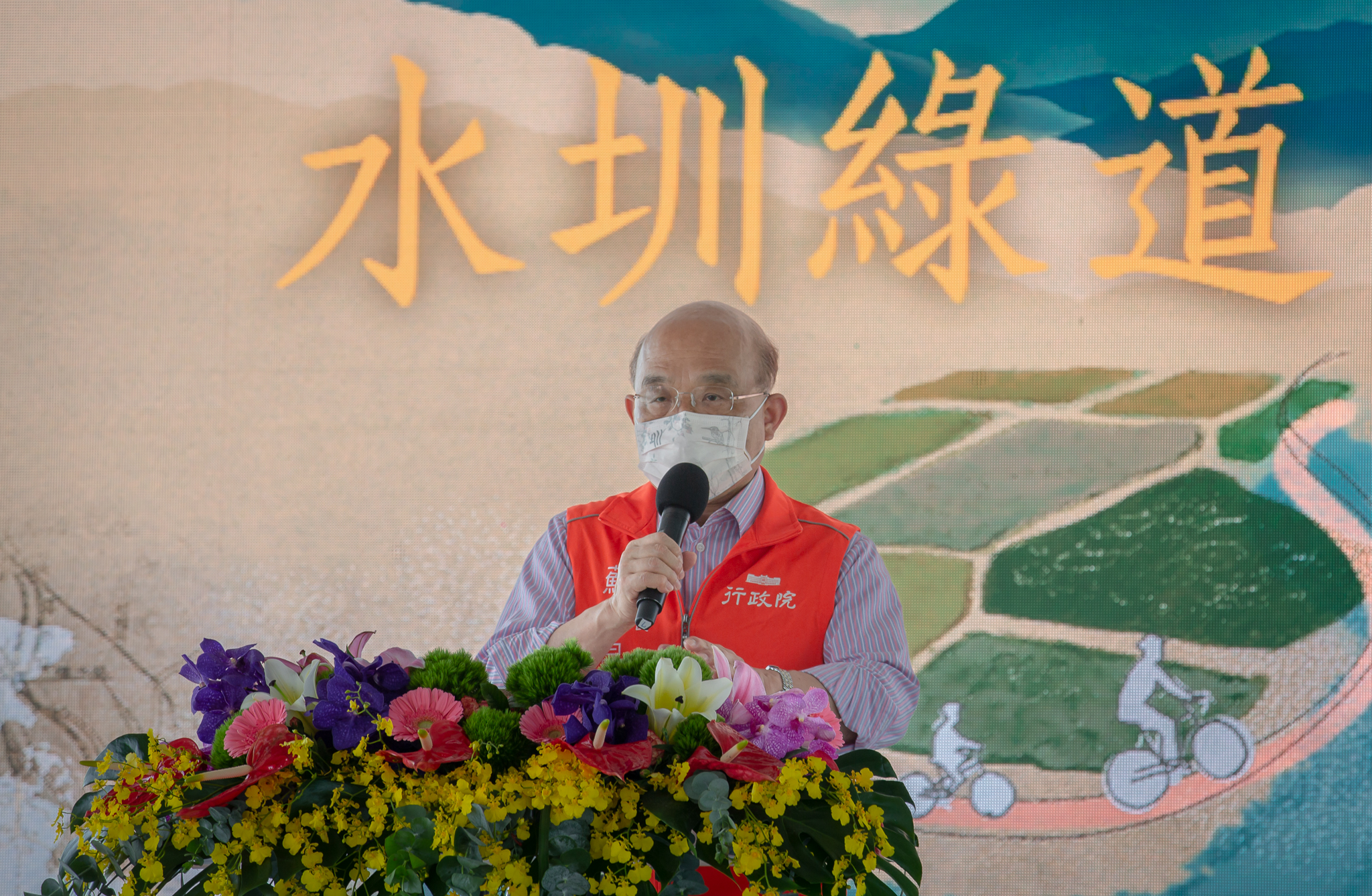 行政院長蘇貞昌12日出席嘉南大圳「水圳綠道啟用暨植樹活動」。 (圖:總統府)