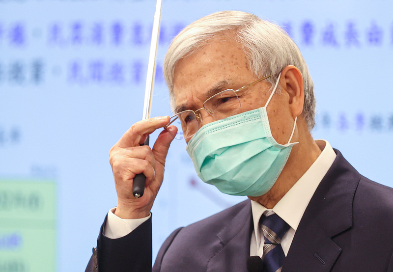 央行打通膨，17日舉行第1季理監事會，會中決議升息1碼，18日起實施，鷹派作風讓市場跌破眼鏡；這不僅是央行總裁楊金龍任內首次升息，也是央行睽違逾10年的升息。(圖：中央社)