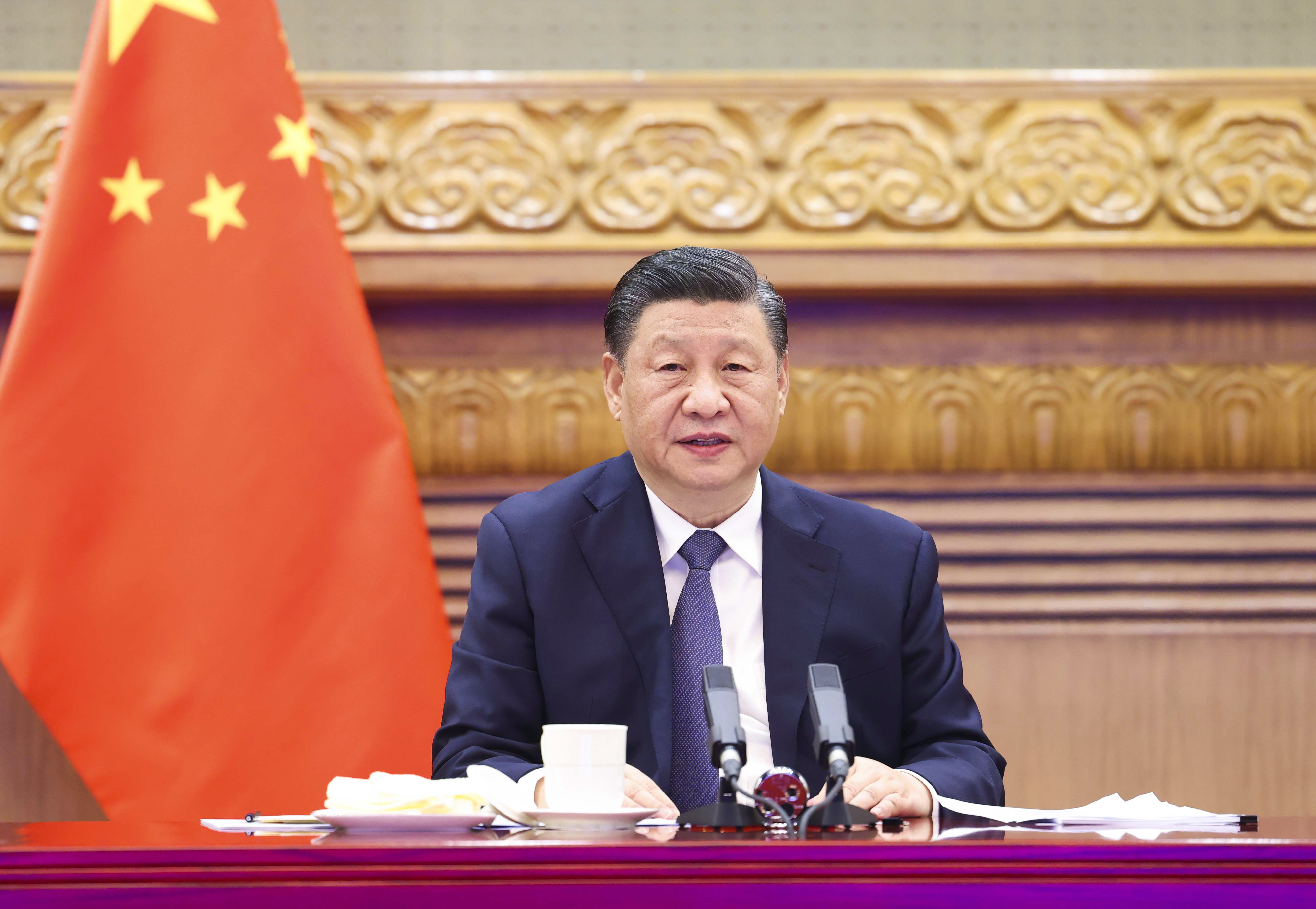 美中元首18日晚間視訊通話，據中國官媒報導，中國國家主席習近平向美國總統拜登說，「烏克蘭危機」當務之急是對話與談判，早日停火止戰。(AFP)
