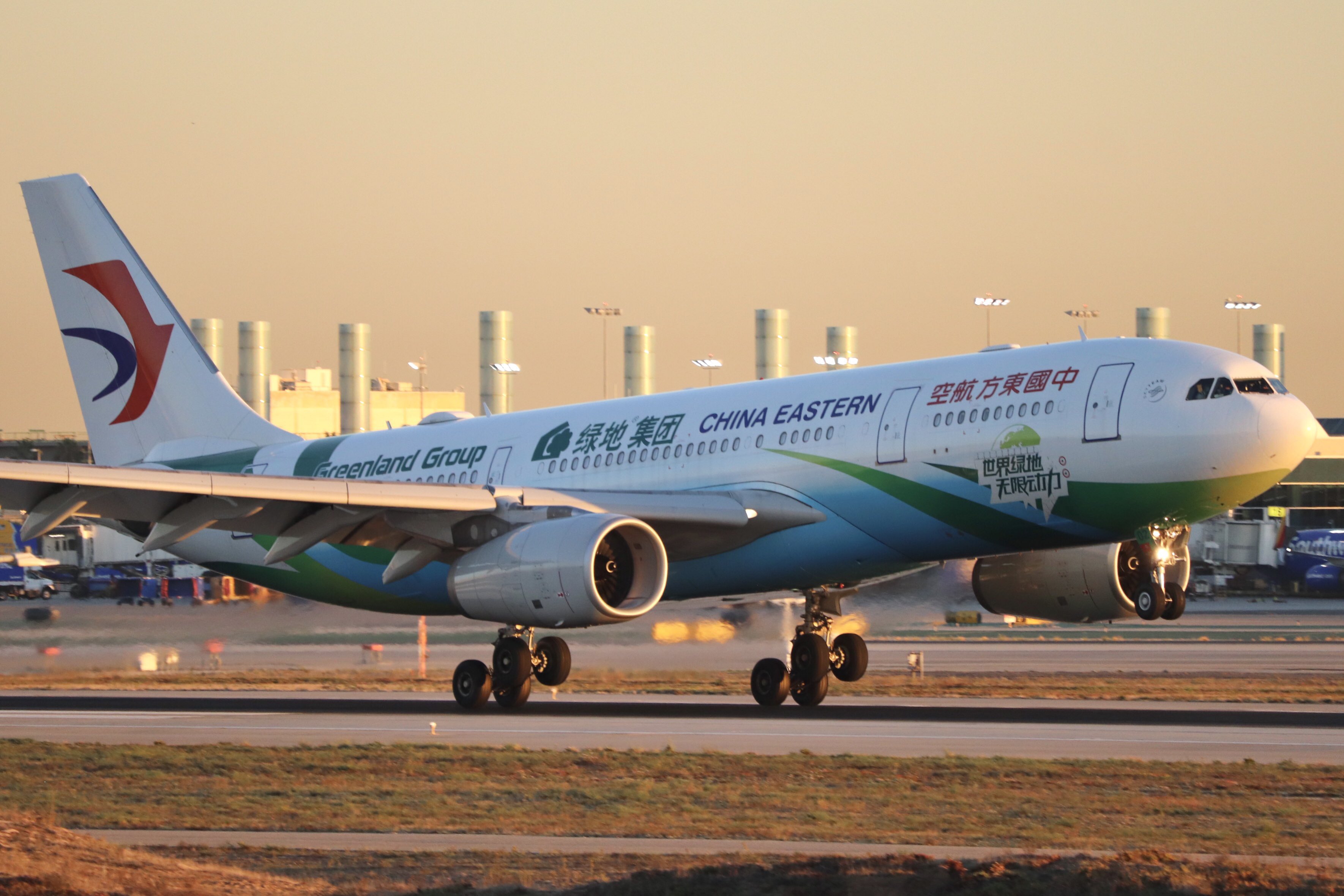 據全球航班追蹤服務網站「Flightradar24」17日公布資料顯示，中國東方航空公司已重新啟用波音737-800型客機服務。(資料照/圖 : Twitter)