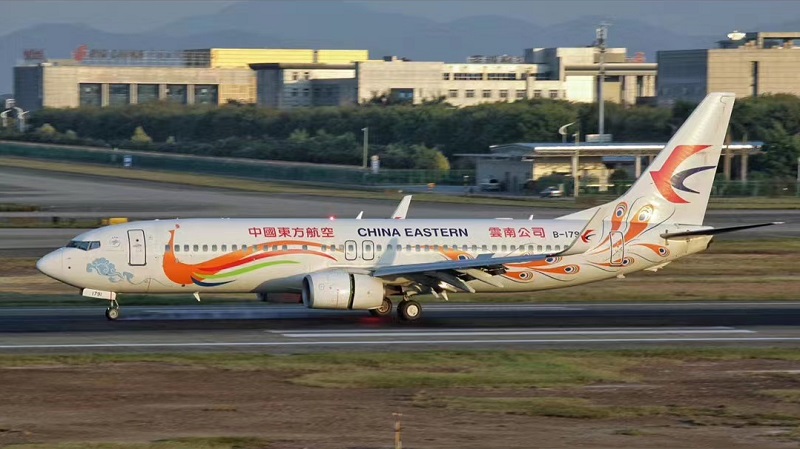 中國東方航空一架載有133人的客機在中國西南地區墜毀，目前傷亡情況未明。示意圖。非當事航班。(圖取自微博)