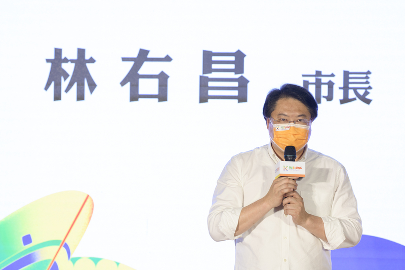 基隆市長林右昌(圖)因與確診者無罩合影，指揮中心建議進行居家隔離三天。（資料照片/基隆市政府提供） (圖：中央社)